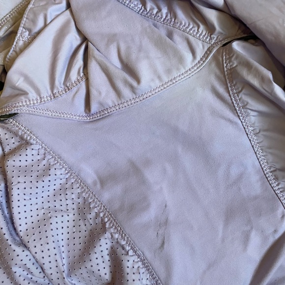 Lululemon Run Essential Jacket - Picture 9 of 11